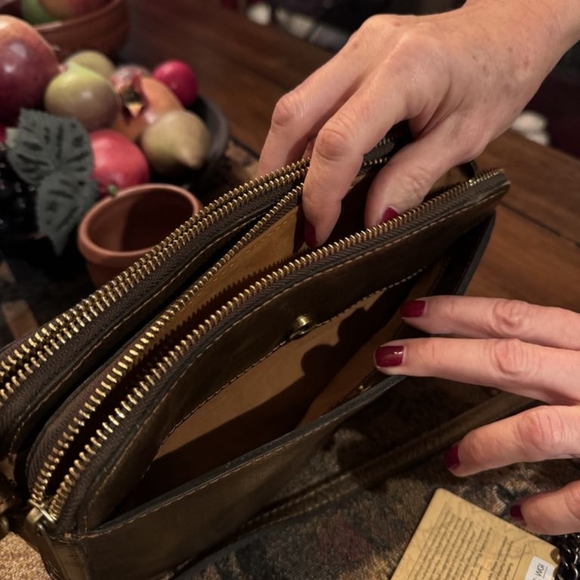 Patricia Nash Chambery Crossbody in Antique Gold, Unused and Beautiful - Picture 6 of 11